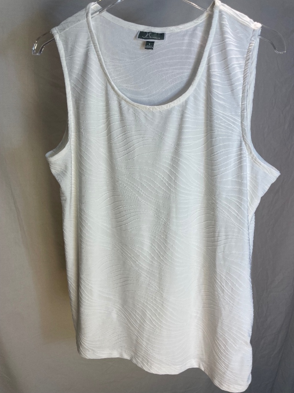 JM Collection White Textured Wave Sleeveless Tank Top Size Large